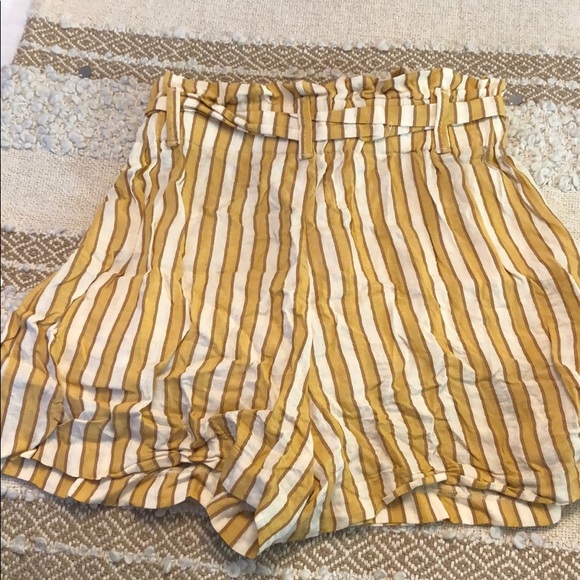 Zara Yellow Vertical Stripe Shorts - Picture 2 of 3